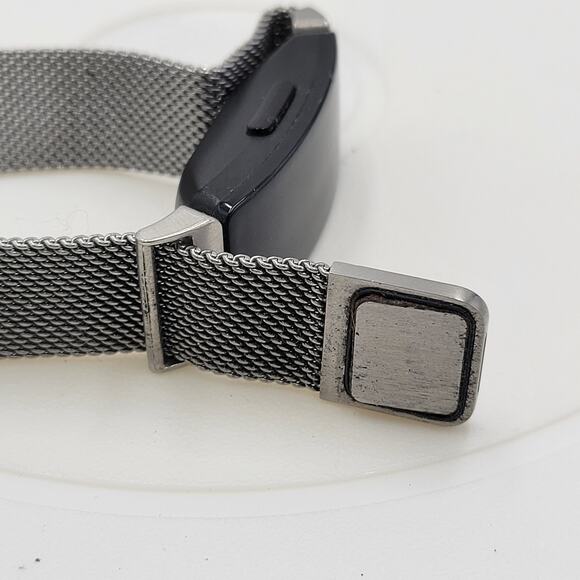 FitBit Fitness Activity Tracker Black Metal Bands Magnetic Lock‎ with Charger - Picture 7 of 12